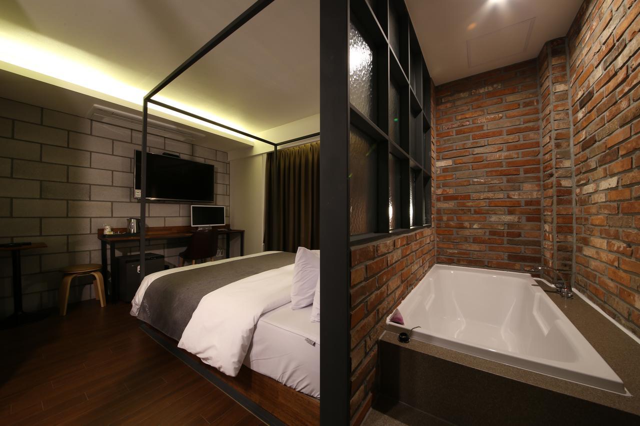 Hotel Chicago Changwon Eksteriør bilde